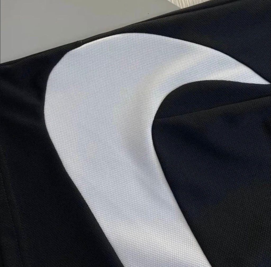 NIKE BIG SWOOSH