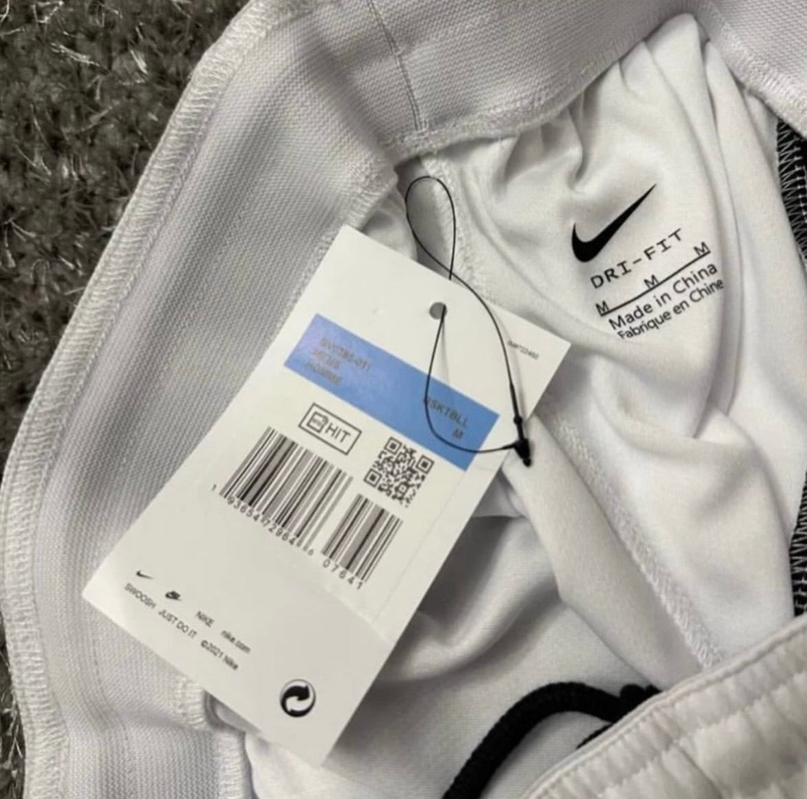 NIKE BIG SWOOSH